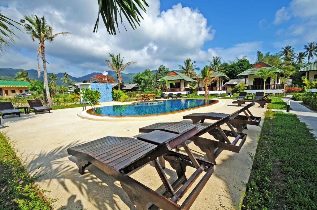 Phatcharee Resort Baan Tai Bagian luar foto