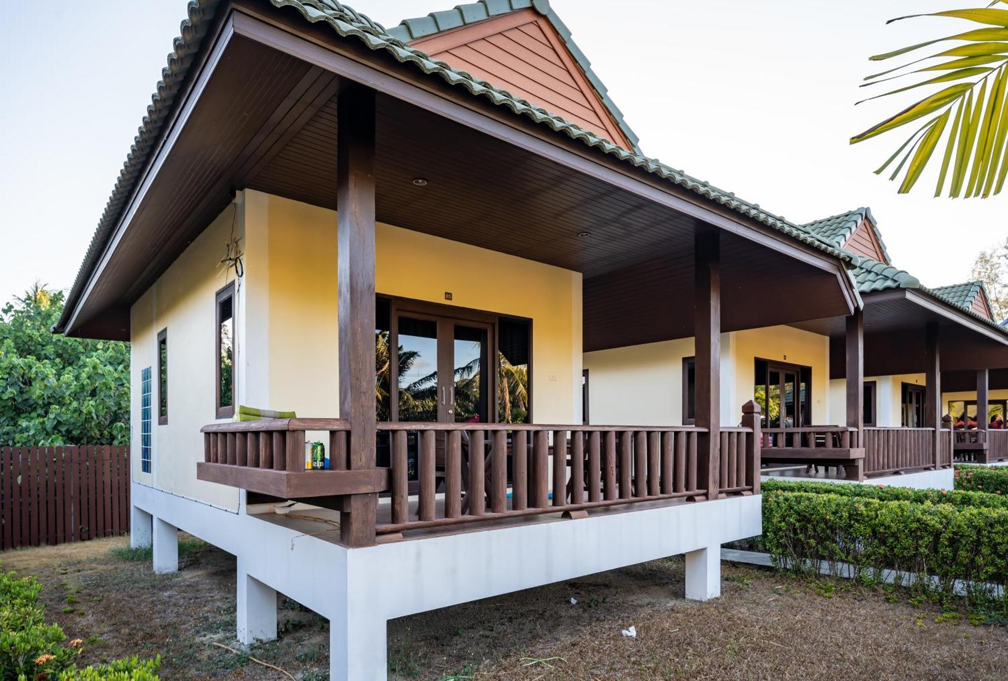 Phatcharee Resort Baan Tai Bagian luar foto