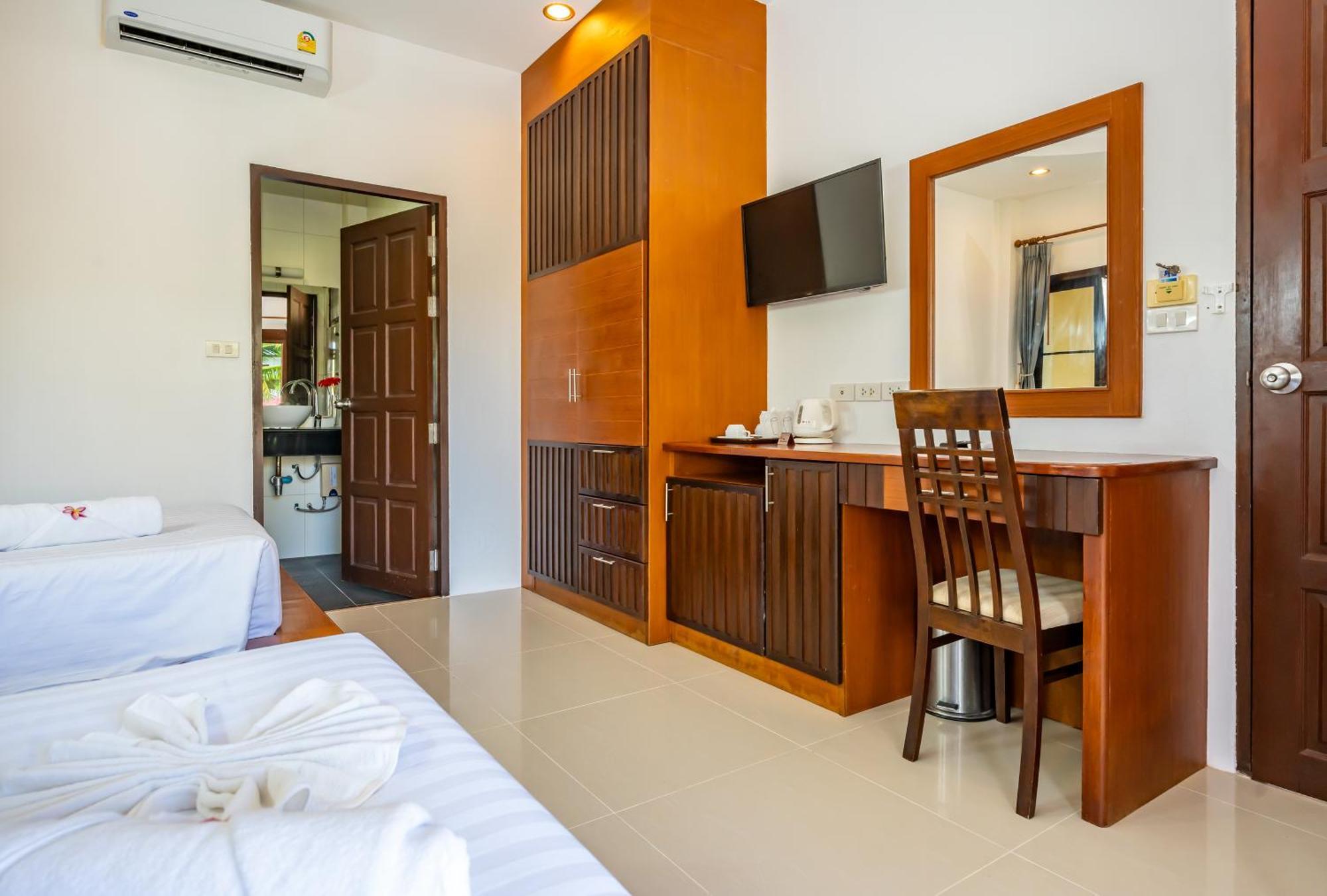 Phatcharee Resort Baan Tai Bagian luar foto