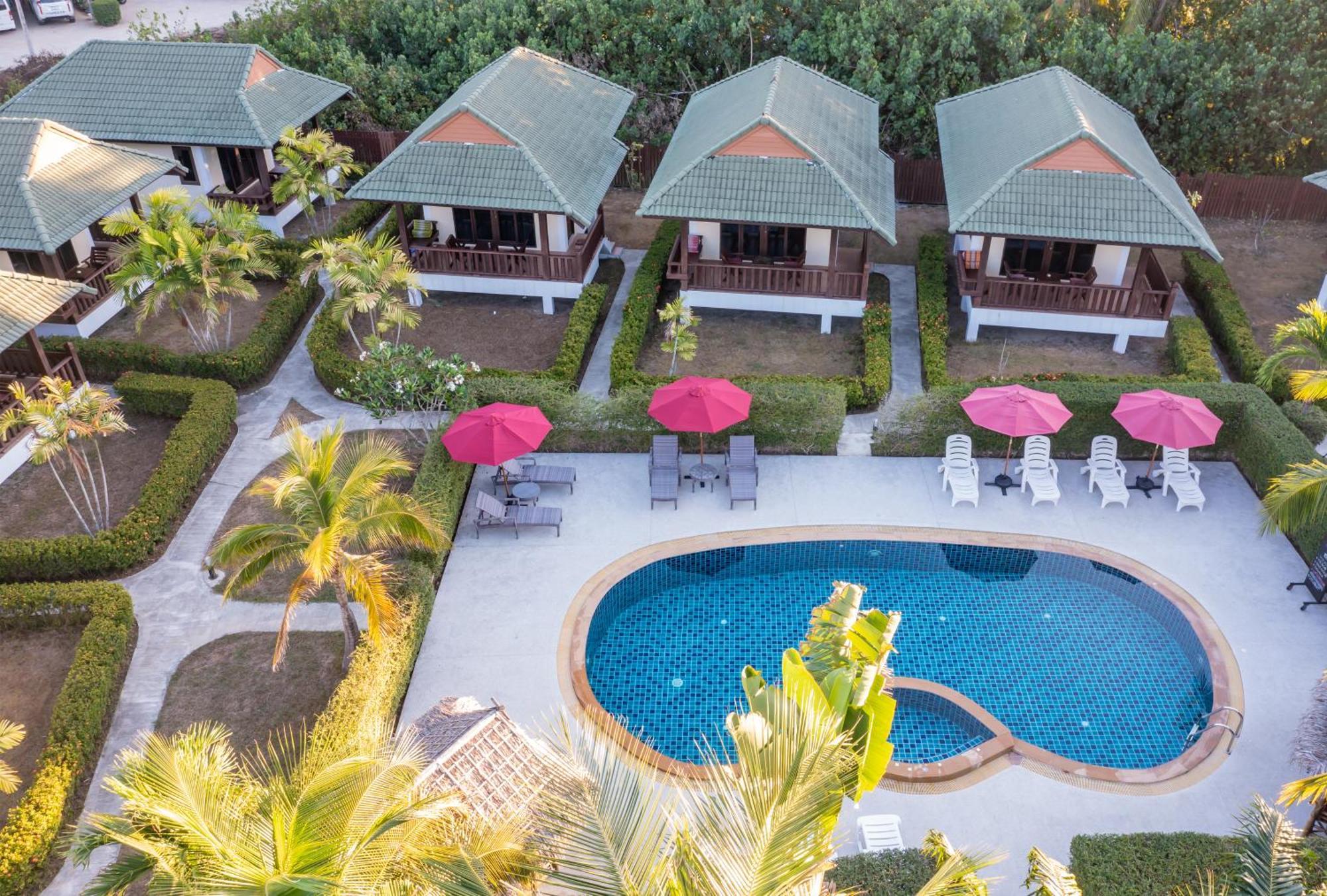 Phatcharee Resort Baan Tai Bagian luar foto