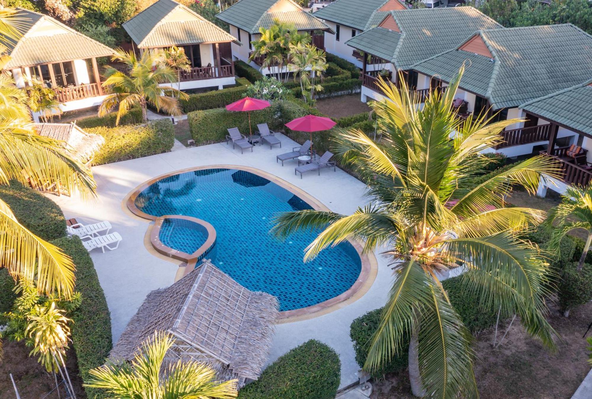 Phatcharee Resort Baan Tai Bagian luar foto