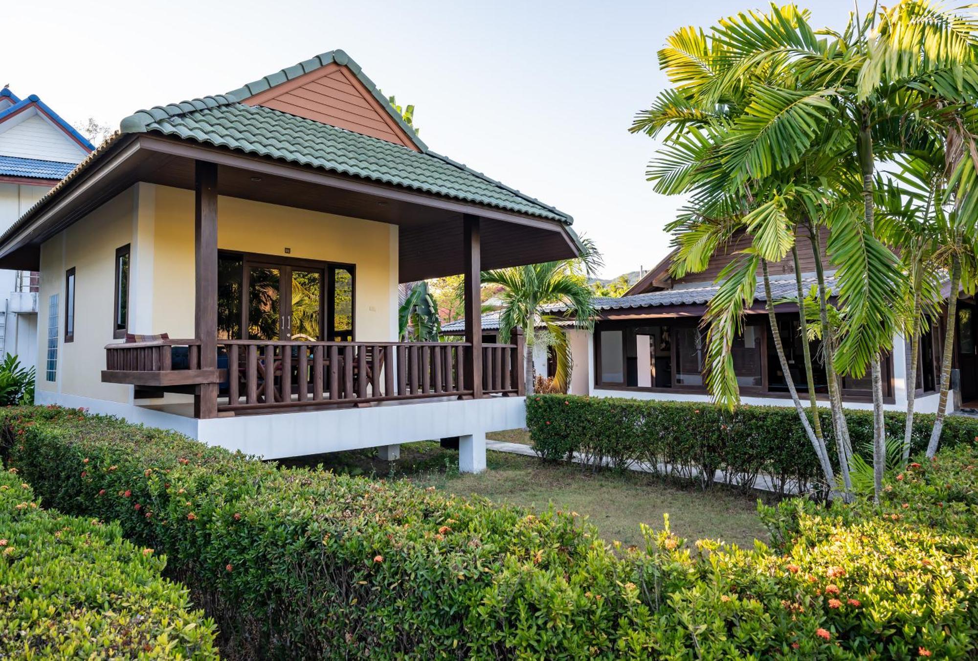 Phatcharee Resort Baan Tai Bagian luar foto