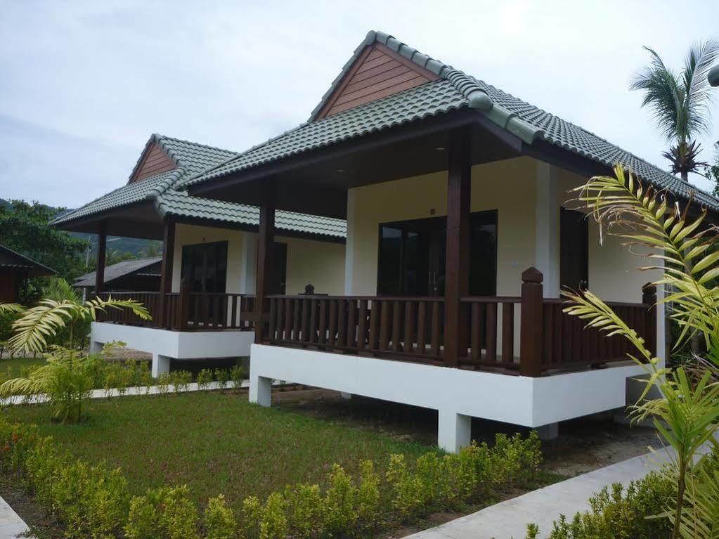 Phatcharee Resort Baan Tai Bagian luar foto