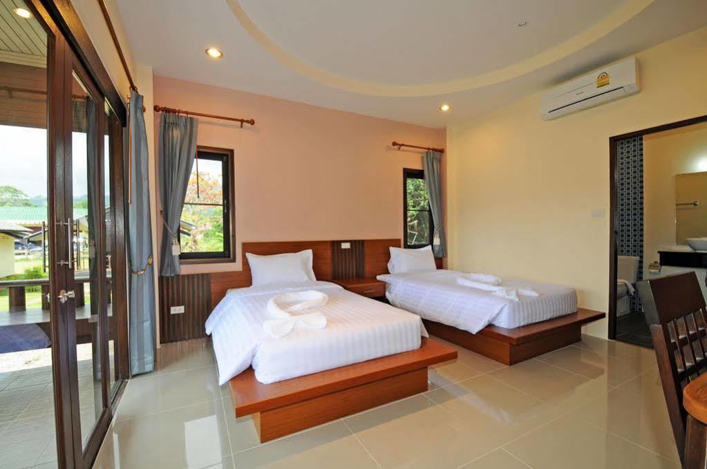 Phatcharee Resort Baan Tai Bagian luar foto